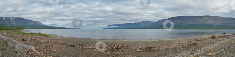 Скачать Панорама горного озера на плато Путорана. фотосток Ozero