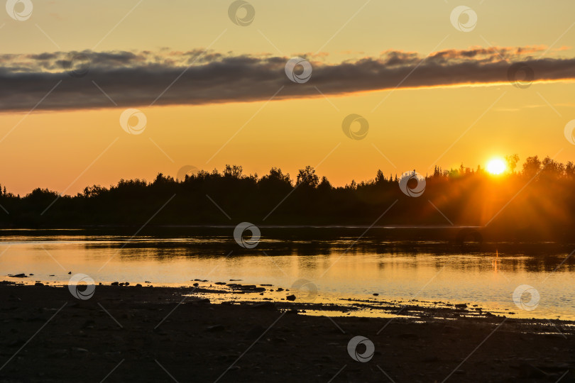 Скачать Закат на Северной реке. фотосток Ozero