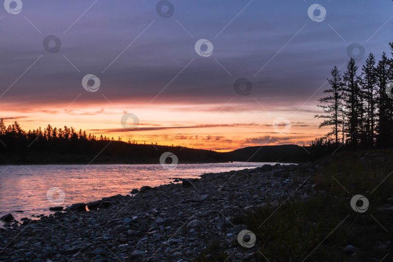 Скачать Закат на Северной реке. фотосток Ozero