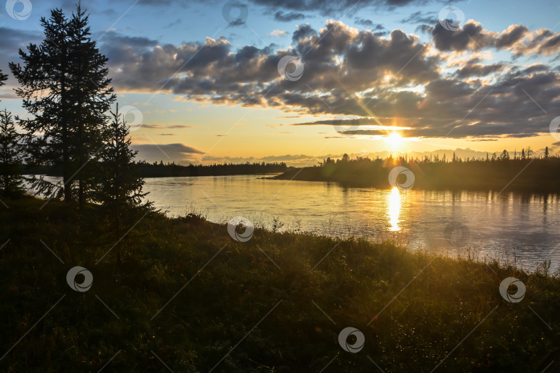 Скачать Закат на Северной реке. фотосток Ozero