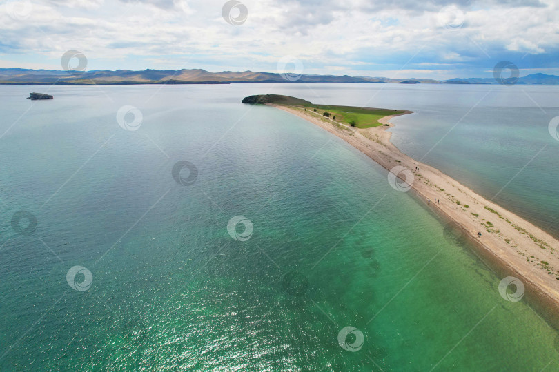 Скачать Озеро Байкал с воздуха. Вид на залив близ села Курма. фотосток Ozero