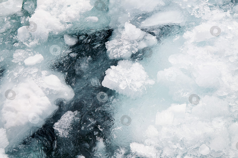 Скачать Снег и лед в воде. Естественный фон. фотосток Ozero