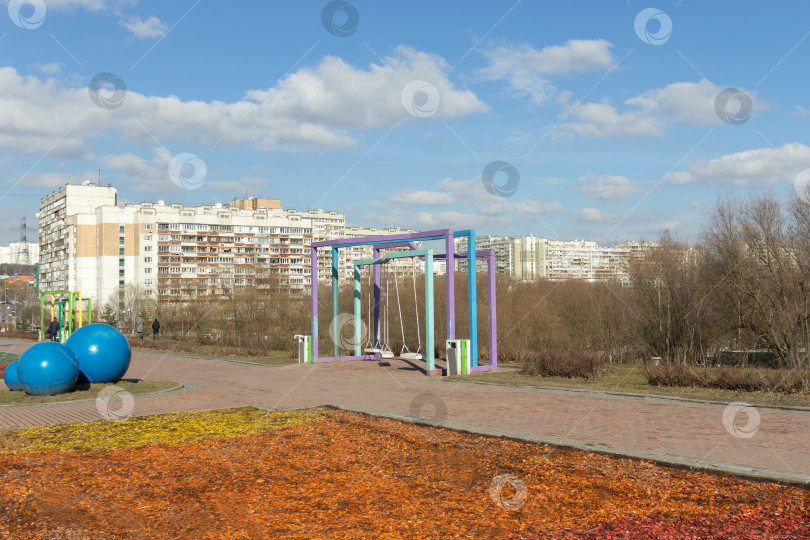 Скачать Качели в Парке в пойме реки Битцы, Москва. фотосток Ozero