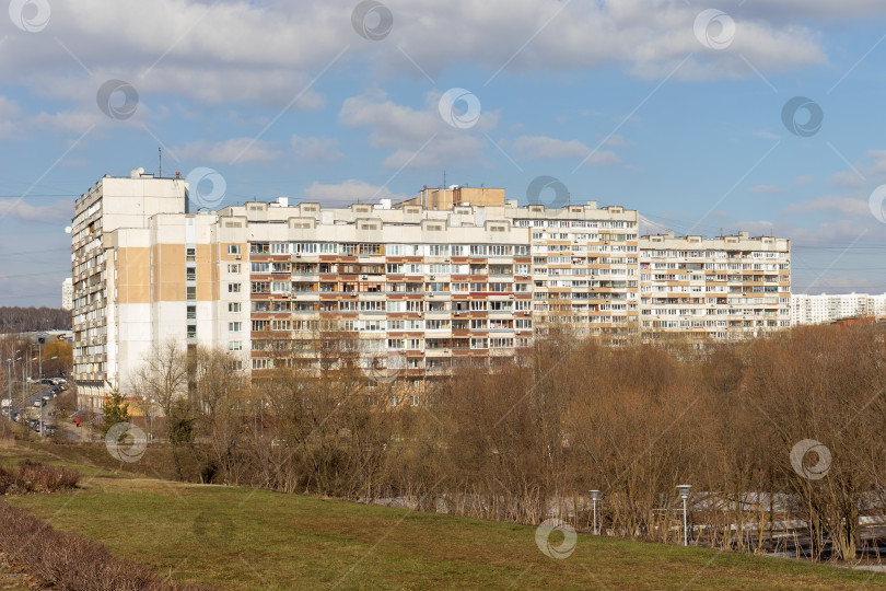 Скачать Жилой дом у Парка в пойме реки Битцы, Москва. фотосток Ozero