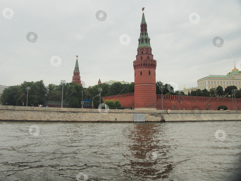 Скачать Водовзводная (Свиблова) башня Московского Кремля. Вид с Москвы реки. фотосток Ozero