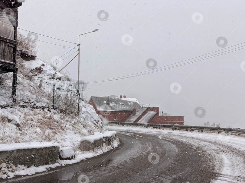 Скачать Зимний пейзаж с дорогой фотосток Ozero