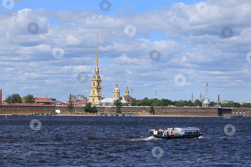 Скачать Россия, Петербург, 29 июня 2019 года. Стрелка Васильевского острова. фотосток Ozero