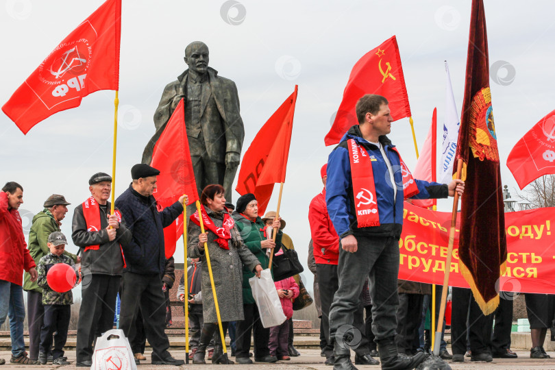 Скачать Митинг коммунистов у памятника Ленину. фотосток Ozero