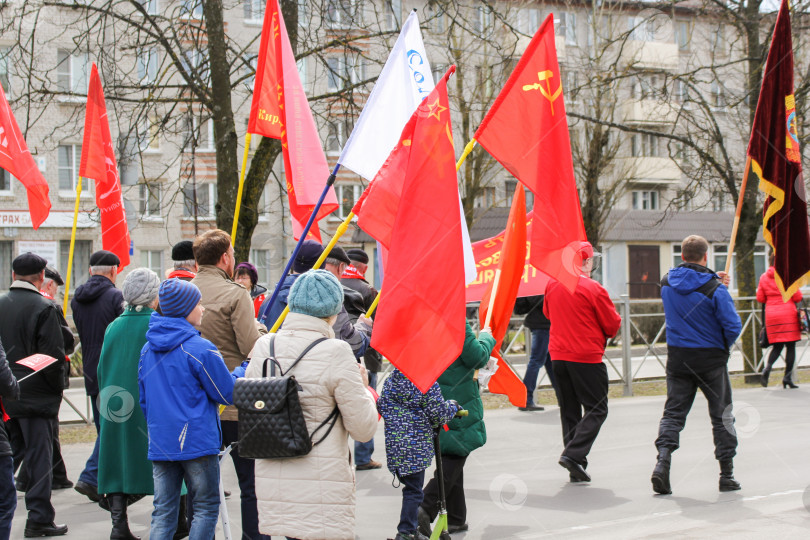 Скачать Праздничная колонна с флагами. фотосток Ozero