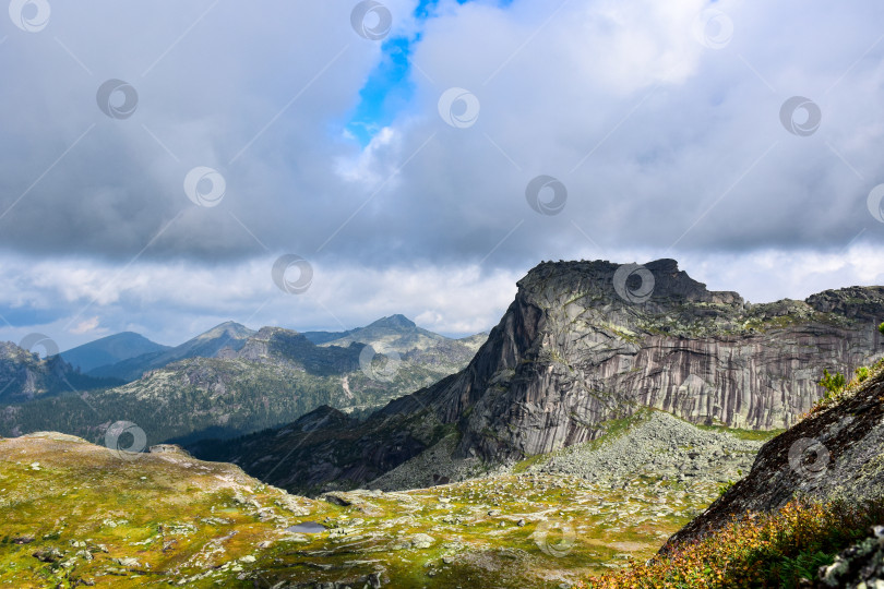 Скачать Горный пейзаж фотосток Ozero