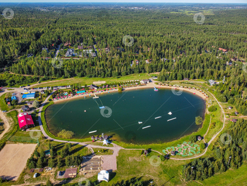 Скачать Озеро на курорте Игора в Приозерском районе, вид с высоты. фотосток Ozero