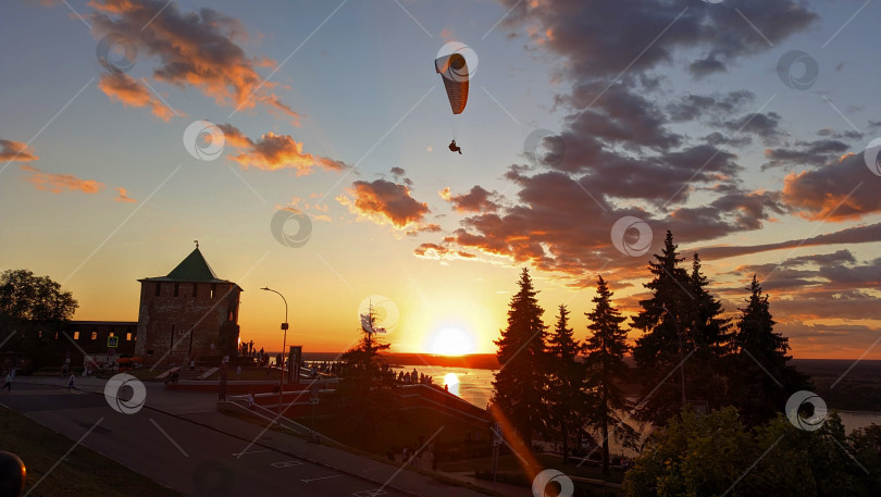 Скачать Закат рядом с Чкаловской лестницей фотосток Ozero