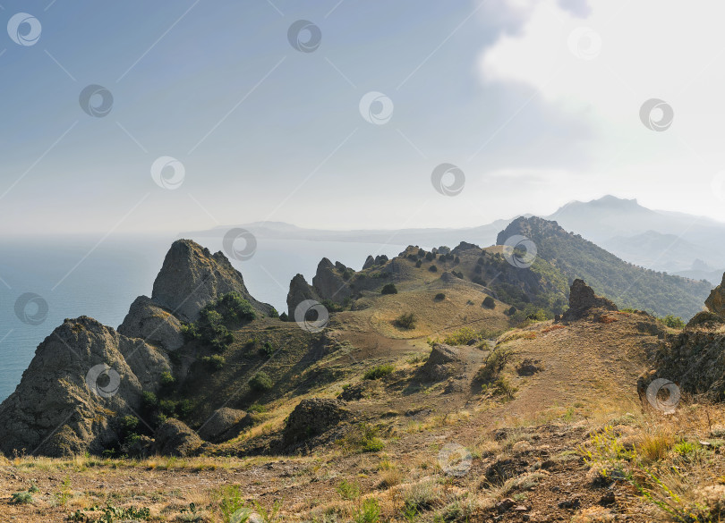 Скачать Вид с горы Кара-Даг в Крыму фотосток Ozero