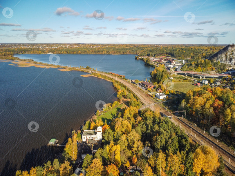 Скачать Озера и перешеек у железнодорожной станции Кавголово. фотосток Ozero