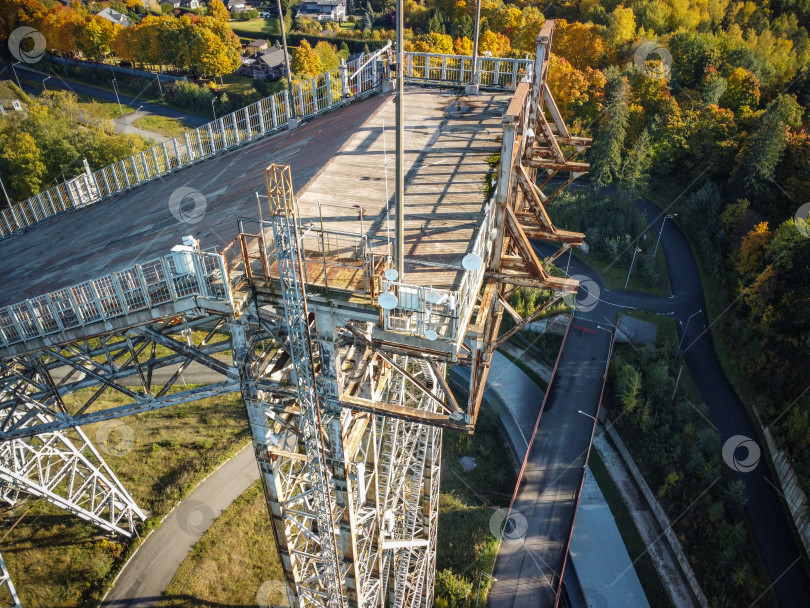 Скачать Старый лыжный трамплин в Кавголово. фотосток Ozero