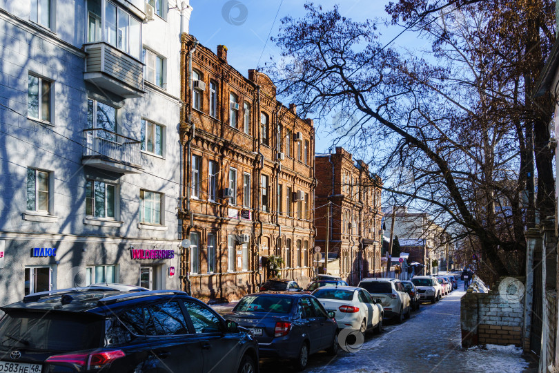 Скачать Городской пейзаж. Старинное здание по ул. Цюрупы. Воронеж фотосток Ozero