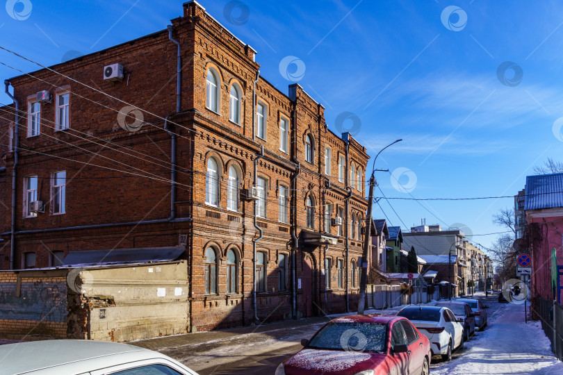 Скачать Городской пейзаж. Старинное здание по ул. Цюрупы. Воронеж фотосток Ozero