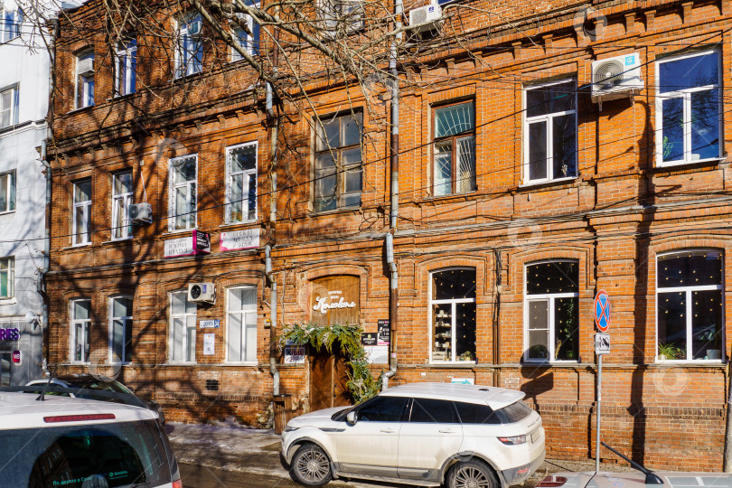 Скачать Городской пейзаж. Старинное здание по ул. Цюрупы. Воронеж фотосток Ozero