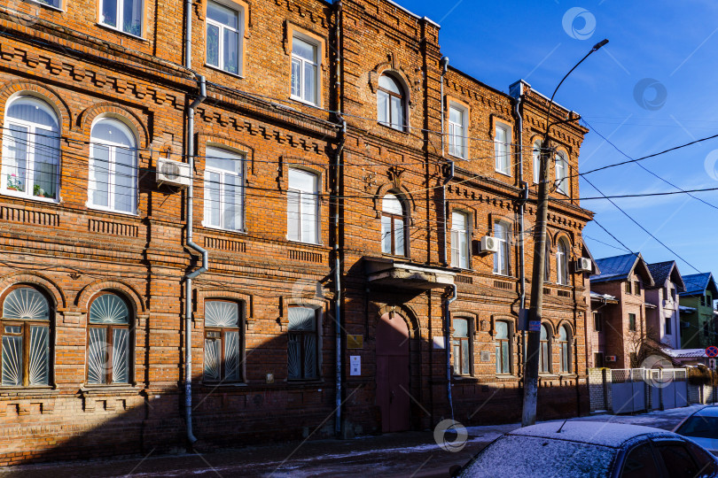 Скачать Городской пейзаж. Старинное здание по ул. Цюрупы. Воронеж фотосток Ozero