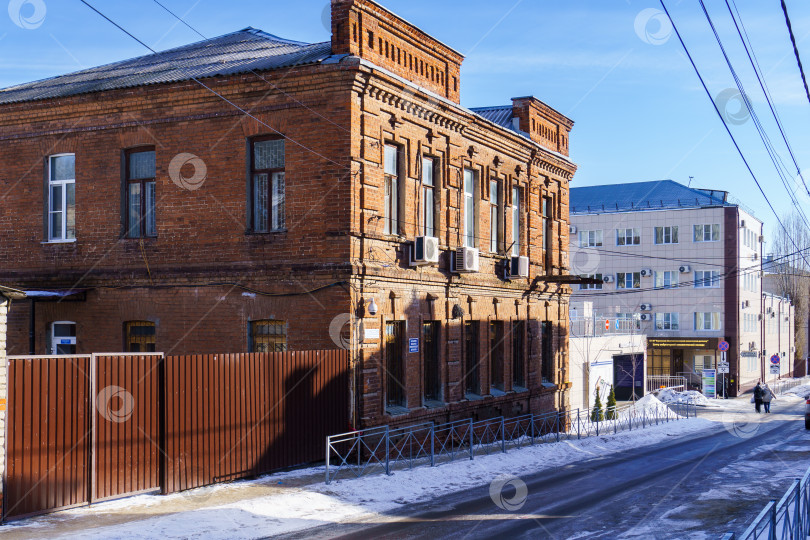 Скачать Городской пейзаж. Старинное здание по ул. Вайцеховского. Воронеж фотосток Ozero