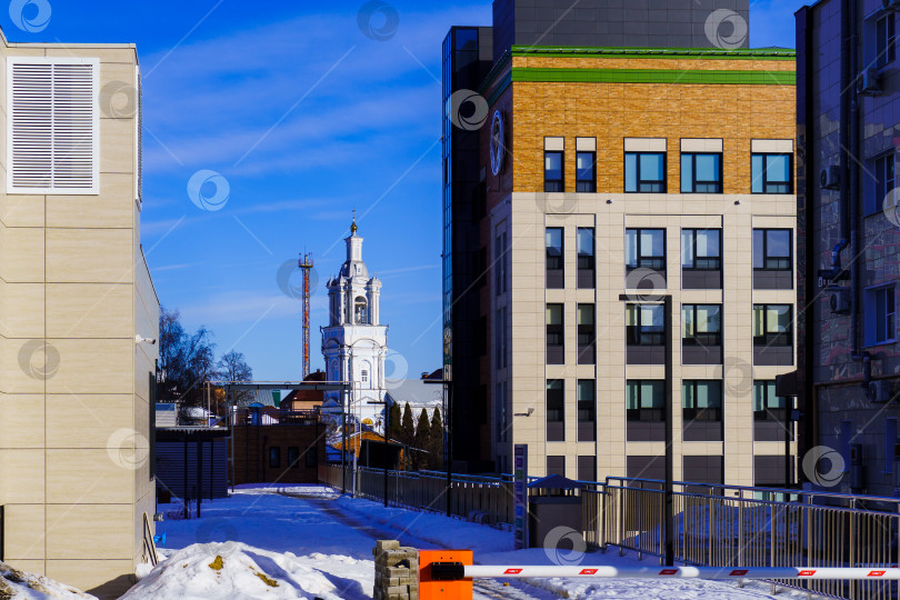 Скачать Городской пейзаж. Воронежский областной клинический онкологический диспансер. Колокольня Церкви Введения во храм Пресвятой Богородицы. Воронеж фотосток Ozero