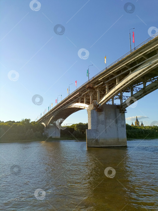 Скачать Под мостом в Нижнем Новгороде фотосток Ozero