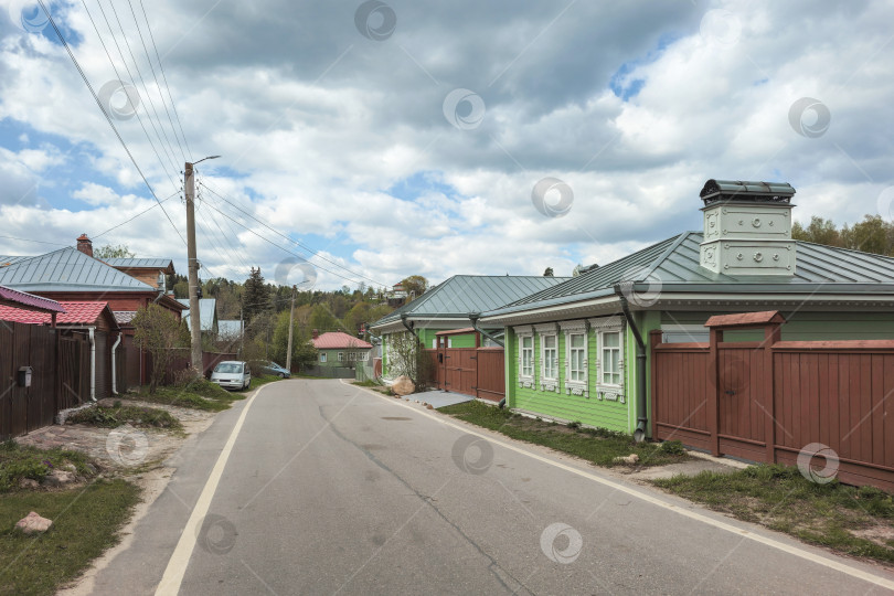 Скачать Деревенские улочки со старинными хижинами. фотосток Ozero