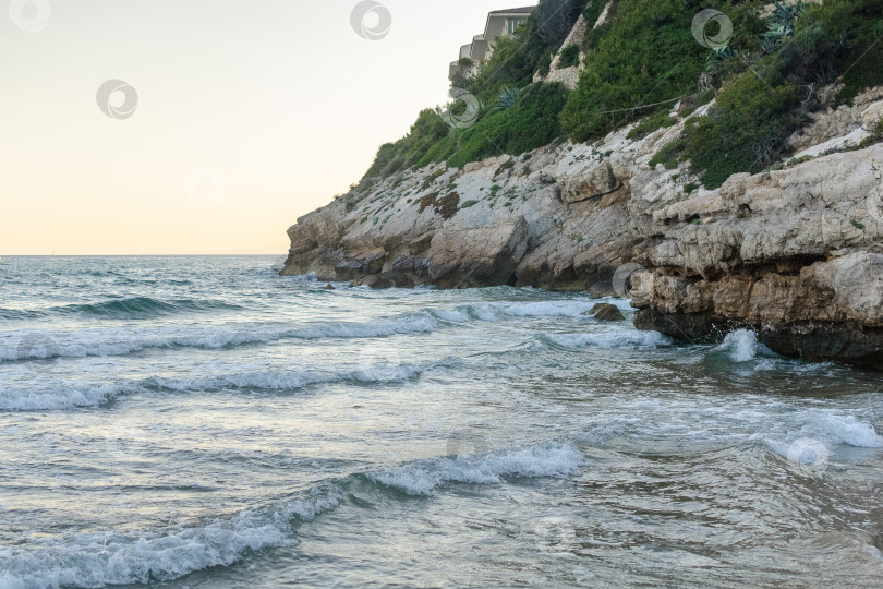 Скачать Скалы рядом с морем фотосток Ozero