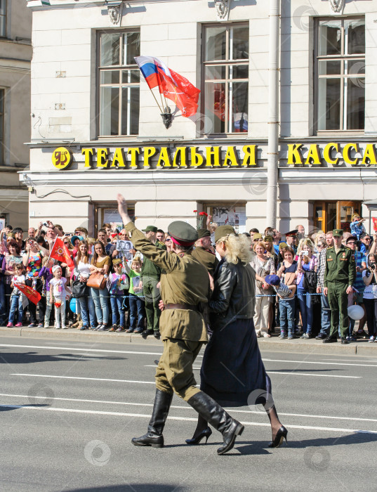 Скачать Пара людей в одежде военных лет. фотосток Ozero