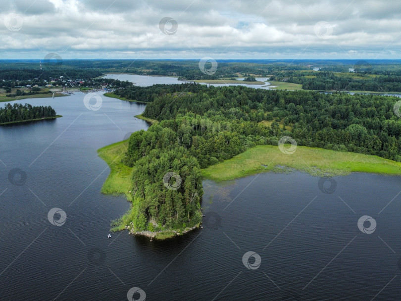 Скачать Острова и шхеры Ладожского озера, Карелия, вид с высоты. фотосток Ozero