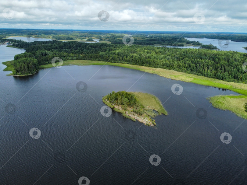 Скачать Острова и шхеры Ладожского озера, Карелия, вид с высоты. фотосток Ozero