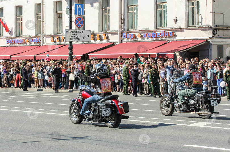 Скачать Пара байкеров на мотоциклах. фотосток Ozero