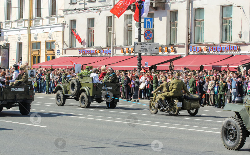 Скачать Автомобили и мотоциклы военных лет. фотосток Ozero