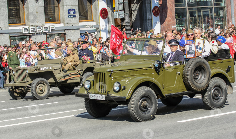 Скачать Советская и американская военная машина. фотосток Ozero