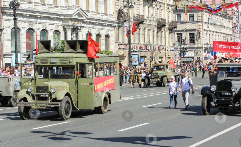 Скачать Старинные автомобили на Невском проспекте. фотосток Ozero