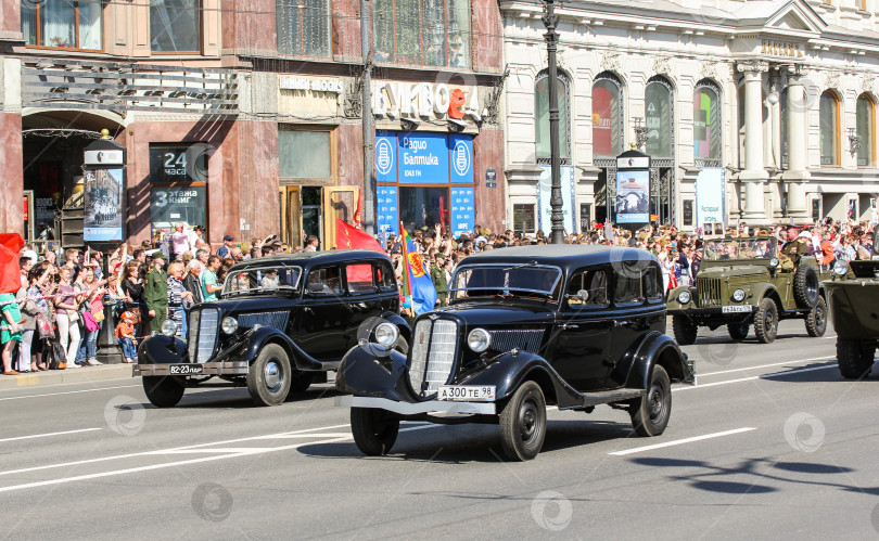 Скачать Старинные автомобили старших офицеров. фотосток Ozero