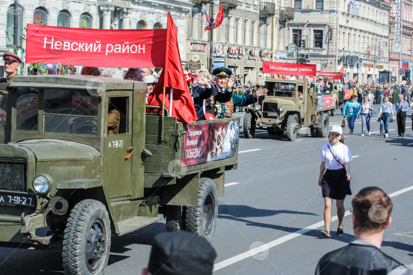 Скачать Люди в военной форме, "полуторка" фотосток Ozero