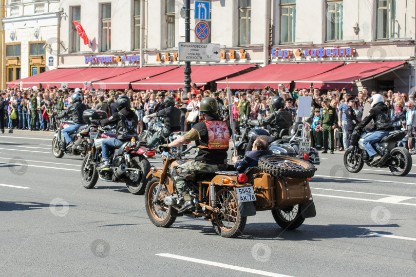 Скачать Байкеры на разных велосипедах. фотосток Ozero