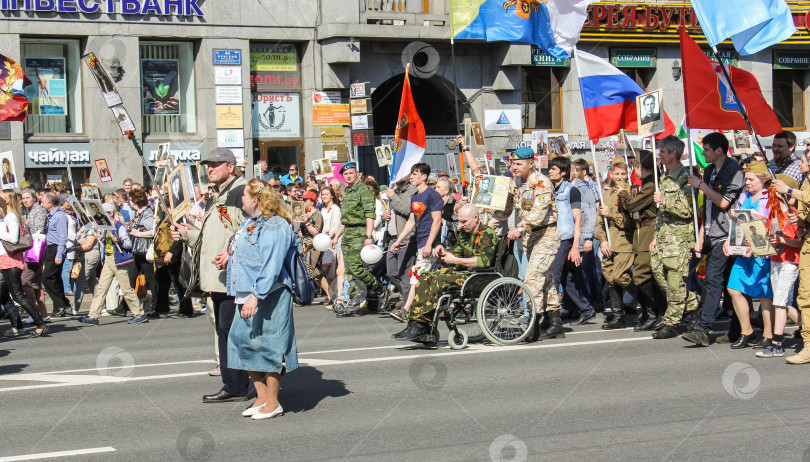 Скачать Ветераны-десантники сражаются в колонне. фотосток Ozero