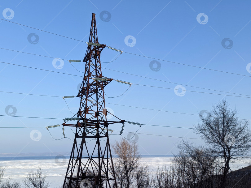 Скачать Вышка ЛЭП на фоне замёрзшего моря и неба фотосток Ozero