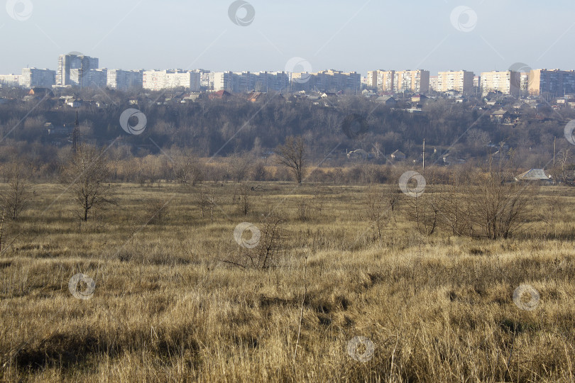 Скачать Степь и панорама города фотосток Ozero