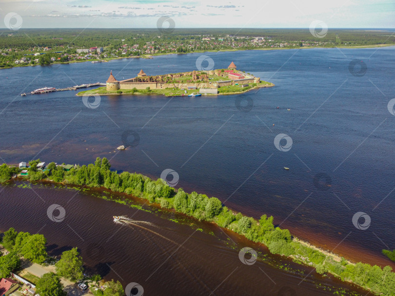 Скачать Крепость Орешек на острове Ореховый в городе Шлиссельбург, вид с высоты. фотосток Ozero