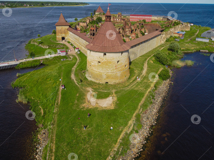 Скачать Крепость Орешек на острове Ореховый в городе Шлиссельбург, вид с высоты. фотосток Ozero