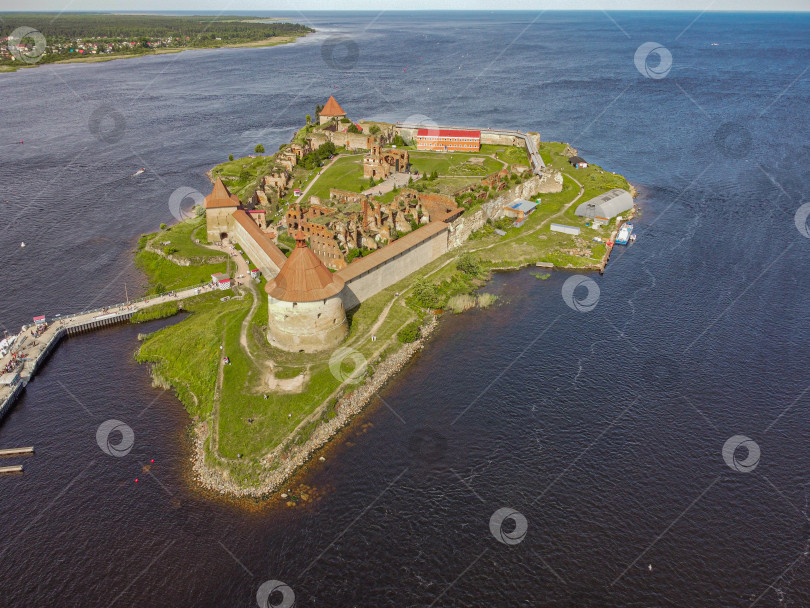 Скачать Крепость Орешек на острове Ореховый в городе Шлиссельбург, вид с высоты. фотосток Ozero