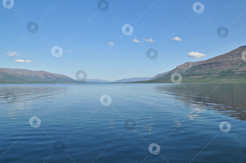 Скачать Горное озеро утром. фотосток Ozero