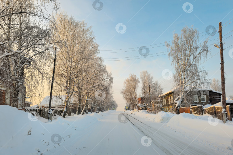 Скачать Скользкая зимняя дорога. Зимняя вечерняя деревня. фотосток Ozero