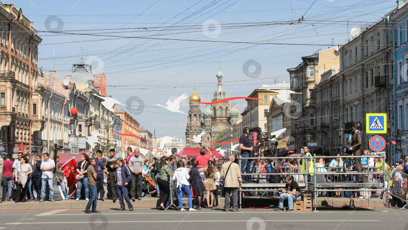 Скачать Люди в праздничном городе. фотосток Ozero