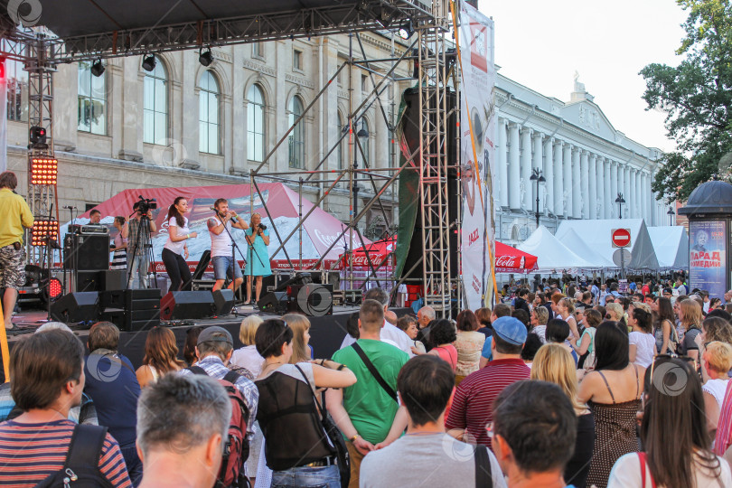 Скачать Пара на танцполе занимается тренировкой. фотосток Ozero