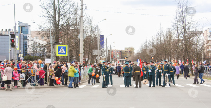 Скачать Подготовка людей к акции - это бессмертный полк. фотосток Ozero