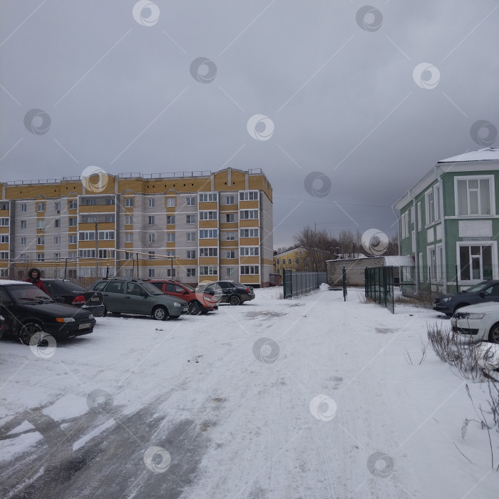 Скачать Пятиэтажный многоквартирный дом. фотосток Ozero